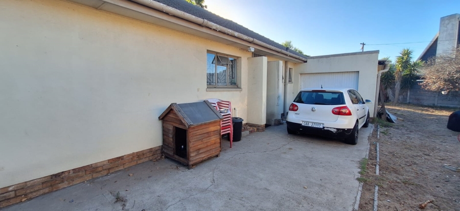 4 Bedroom Property for Sale in Pinati Western Cape